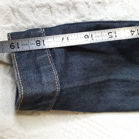 Levi's Trucking Denim Women's size M Dark Blue Washed Jean Jacket - Picture 10 of 12